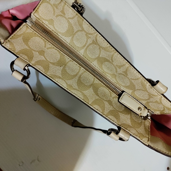 Coach Chelsea Heritage Pink and Tan . F14477 tote bag. - Picture 13 of 15
